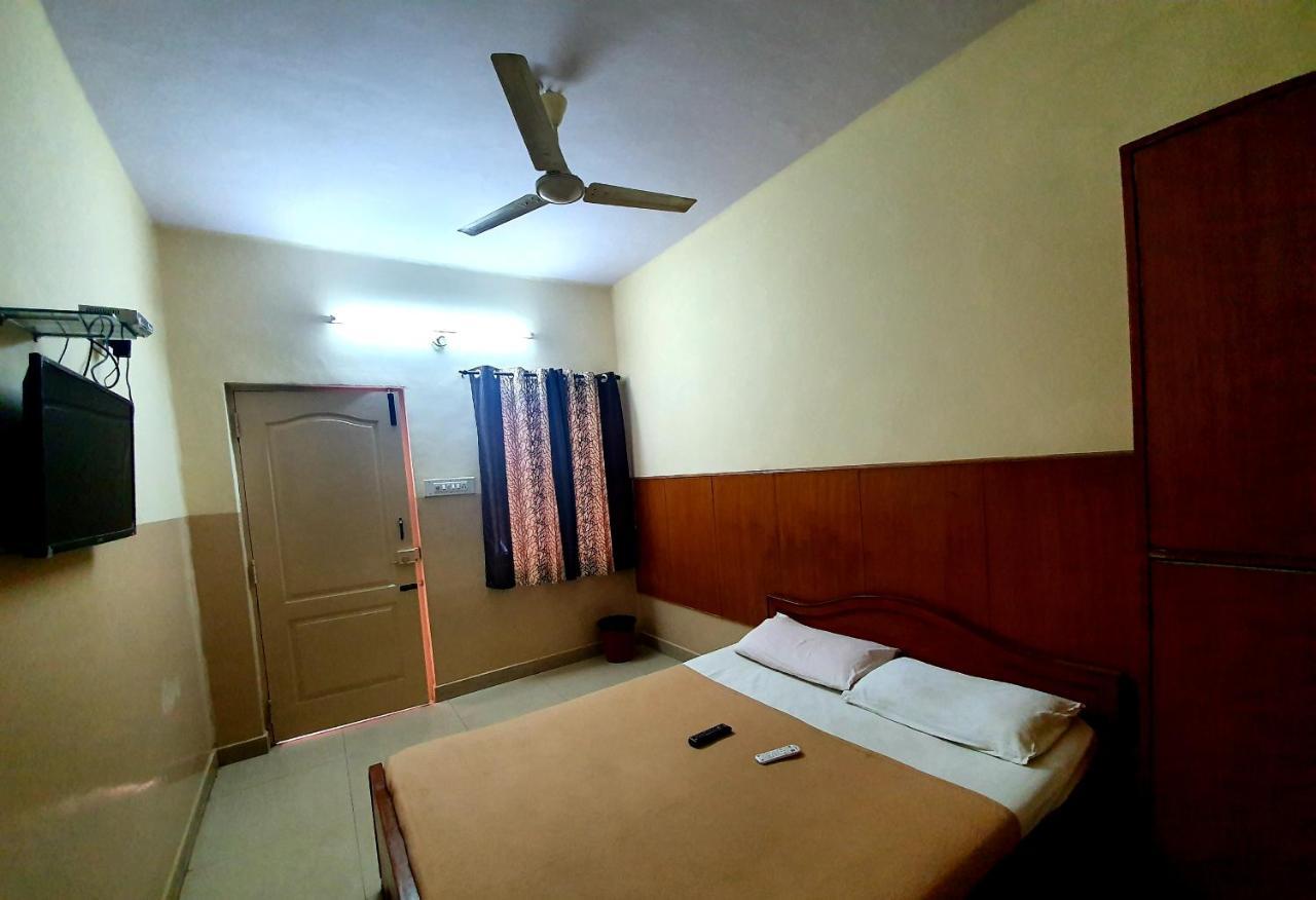 Veekay Residency Hotel Bangalore Exterior photo
